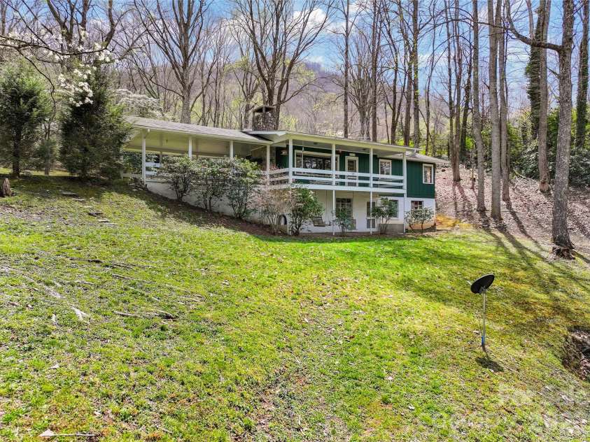 26 Laurel Loop, Maggie Valley, NC 28751.  MLS# CAR4367472, YatesRealty ID 12479. 