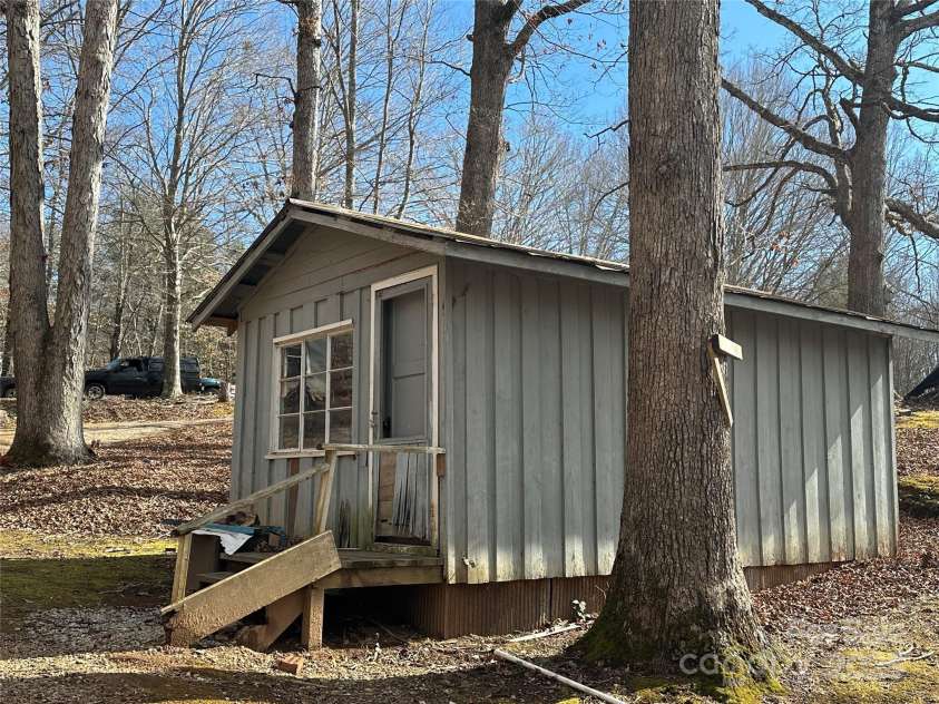 526 Lentz Road, Marion, NC 28752.  MLS# CAR4233335, YatesRealty ID 12479. 