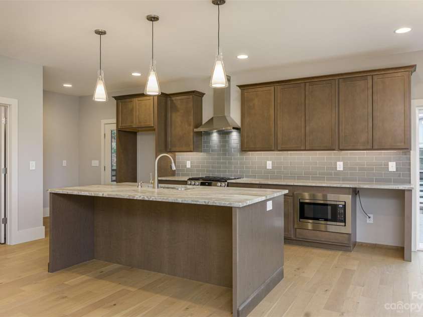 33 Course Drive, Etowah, NC 28729.  MLS# CAR4069124, YatesRealty ID 1248. Kitchen