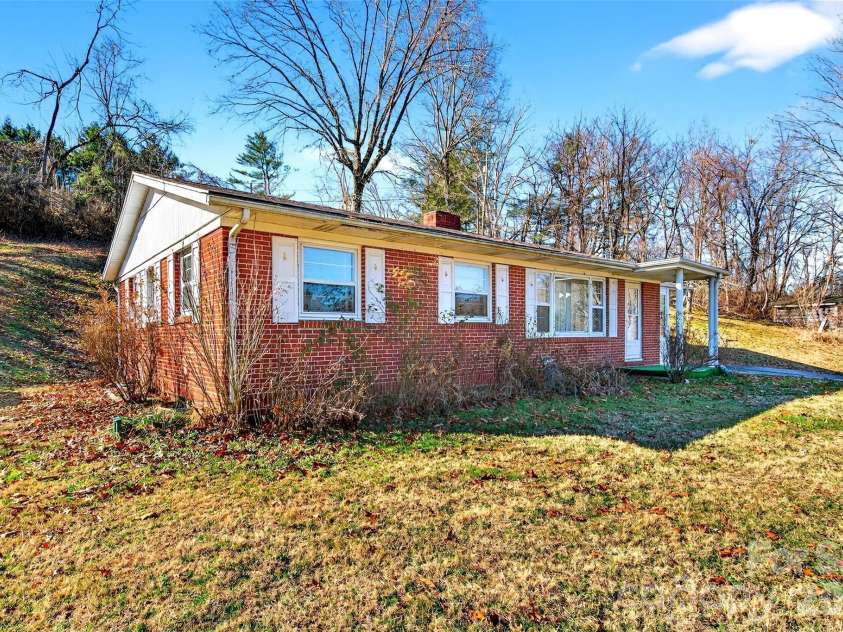 106 Chapel Street, Spruce Pine, NC 28777.  MLS# CAR4370999, YatesRealty ID 12480. 