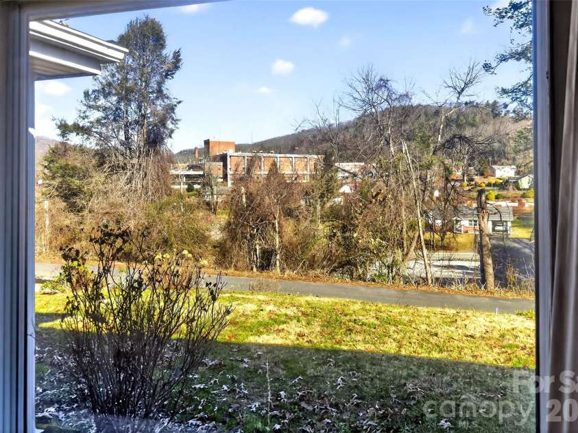 106 Chapel Street, Spruce Pine, NC 28777.  MLS# CAR4370999, YatesRealty ID 12480. 