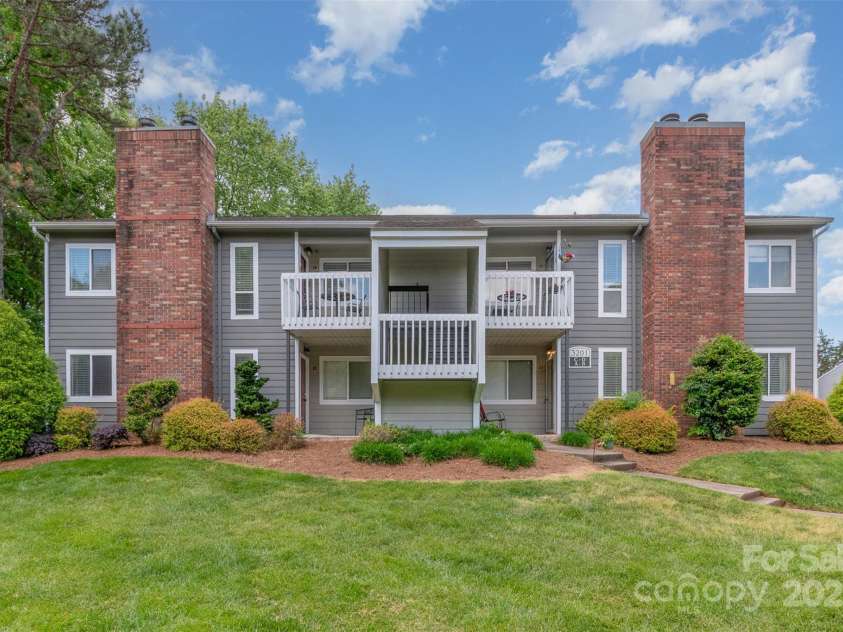 3201 Heathstead Place, Charlotte, NC 28210.  MLS# CAR4256283, YatesRealty ID 12481. 