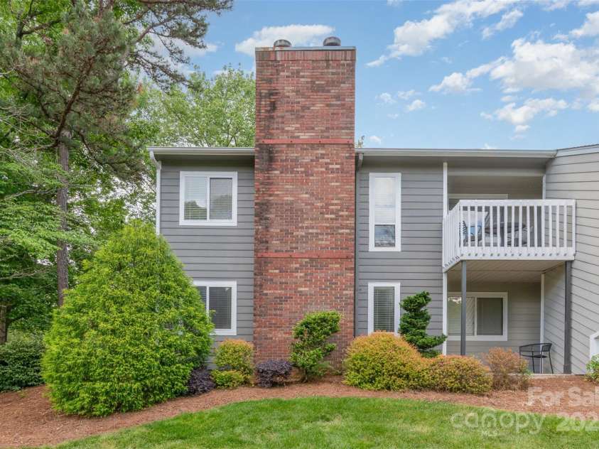 3201 Heathstead Place, Charlotte, NC 28210.  MLS# CAR4256283, YatesRealty ID 12481. 