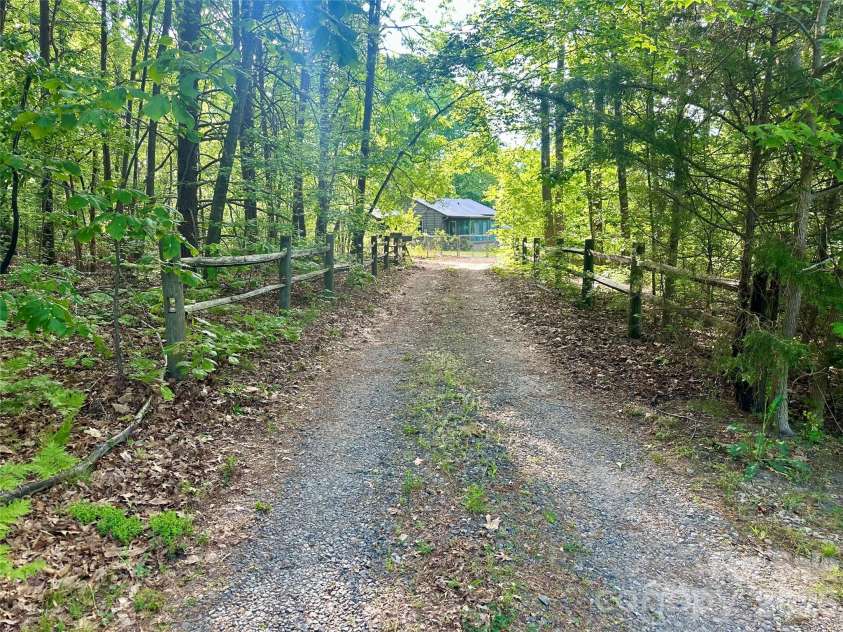 3202 Puetts Chapel Road, Dallas, NC 28034.  MLS# CAR4370256, YatesRealty ID 12482. 