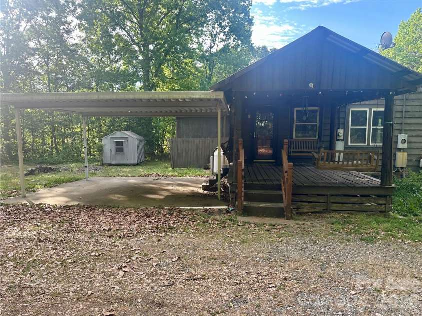 3202 Puetts Chapel Road, Dallas, NC 28034.  MLS# CAR4370256, YatesRealty ID 12482. 
