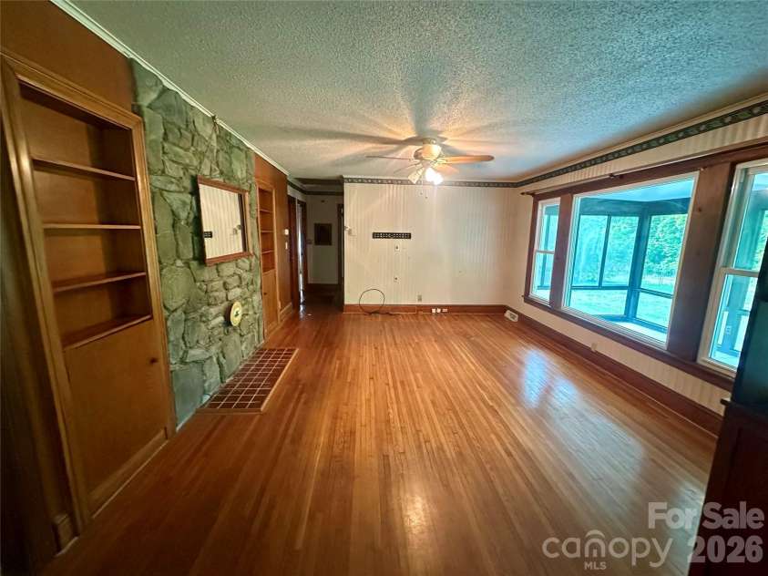 3202 Puetts Chapel Road, Dallas, NC 28034.  MLS# CAR4370256, YatesRealty ID 12482. 
