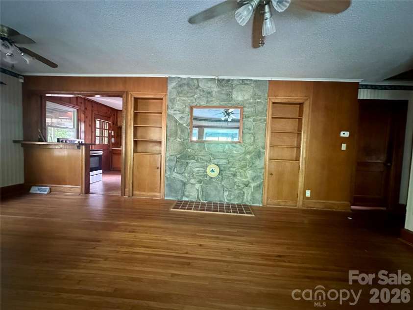 3202 Puetts Chapel Road, Dallas, NC 28034.  MLS# CAR4370256, YatesRealty ID 12482. 