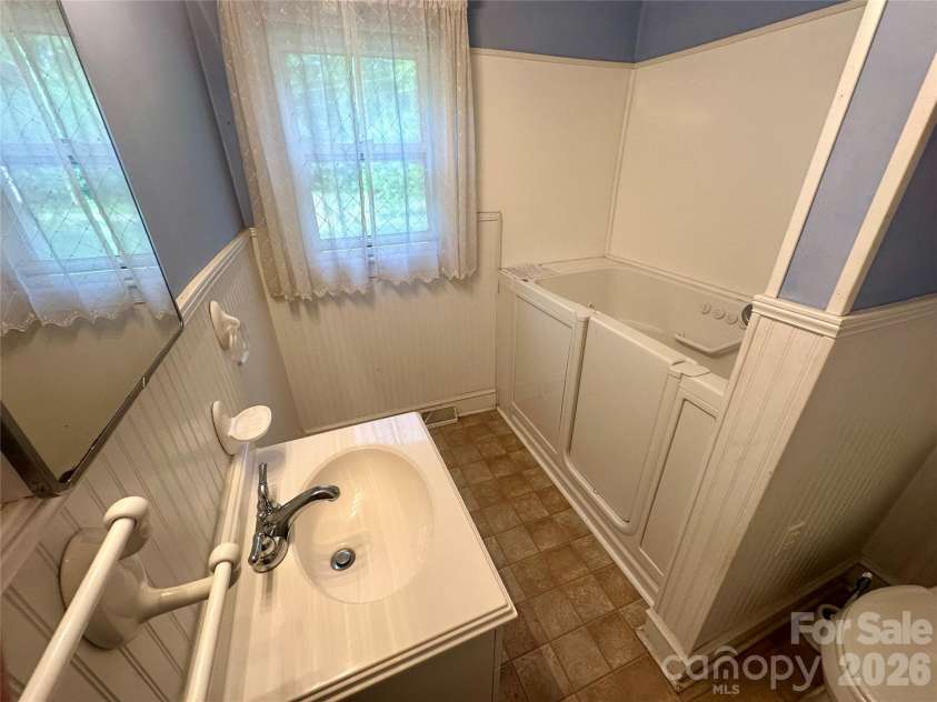 3202 Puetts Chapel Road, Dallas, NC 28034.  MLS# CAR4370256, YatesRealty ID 12482. 