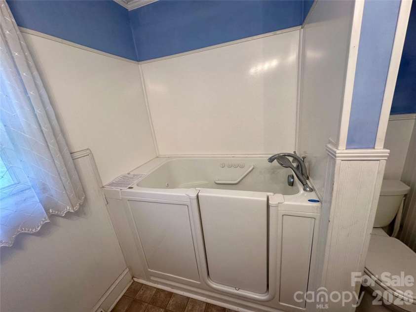 3202 Puetts Chapel Road, Dallas, NC 28034.  MLS# CAR4370256, YatesRealty ID 12482. 
