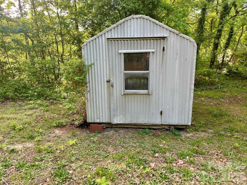 3202 Puetts Chapel Road, Dallas, NC 28034.  MLS# CAR4370256, YatesRealty ID 12482. 