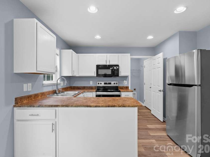120 Alpine Ridge Drive, Asheville, NC 28803.  MLS# CAR4371005, YatesRealty ID 12483. 