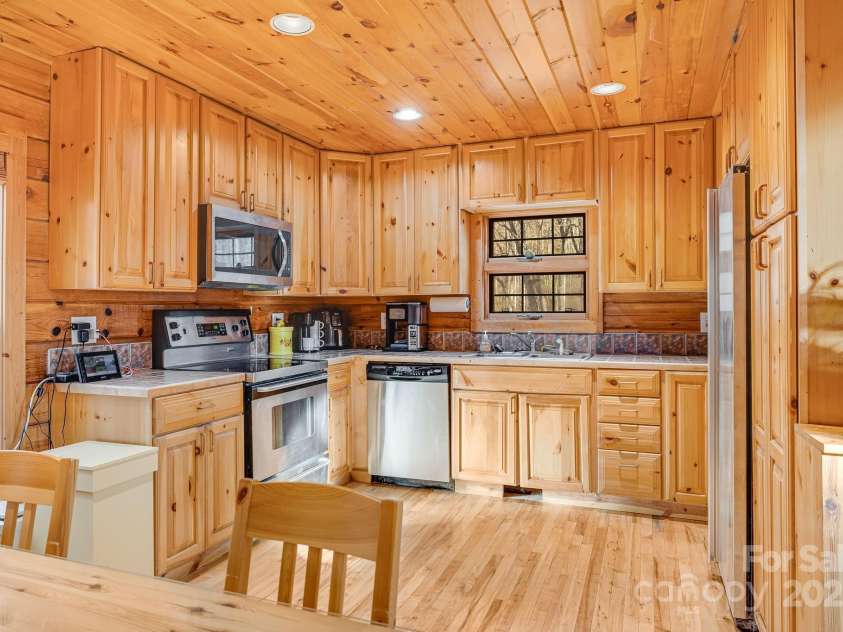 84 StoneWall Road, Whittier, NC 28783.  MLS# CAR4190023, YatesRealty ID 12483. 