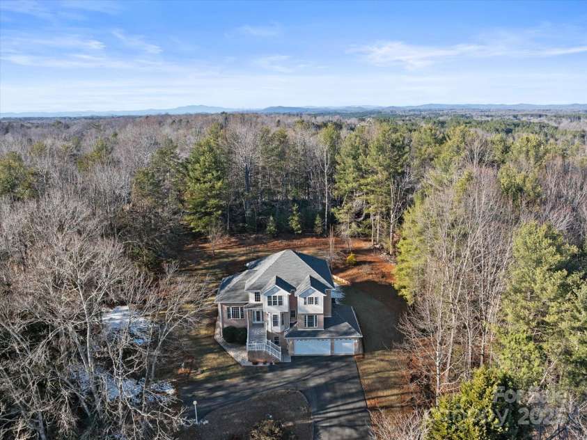 5774 Crown Terrace, Hickory, NC 28601.  MLS# CAR4213734, YatesRealty ID 12484. 