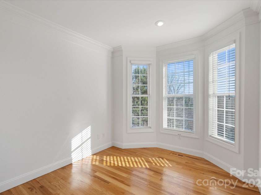 5774 Crown Terrace, Hickory, NC 28601.  MLS# CAR4213734, YatesRealty ID 12484. 