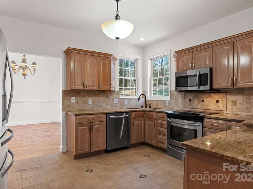 5774 Crown Terrace, Hickory, NC 28601.  MLS# CAR4213734, YatesRealty ID 12484. 