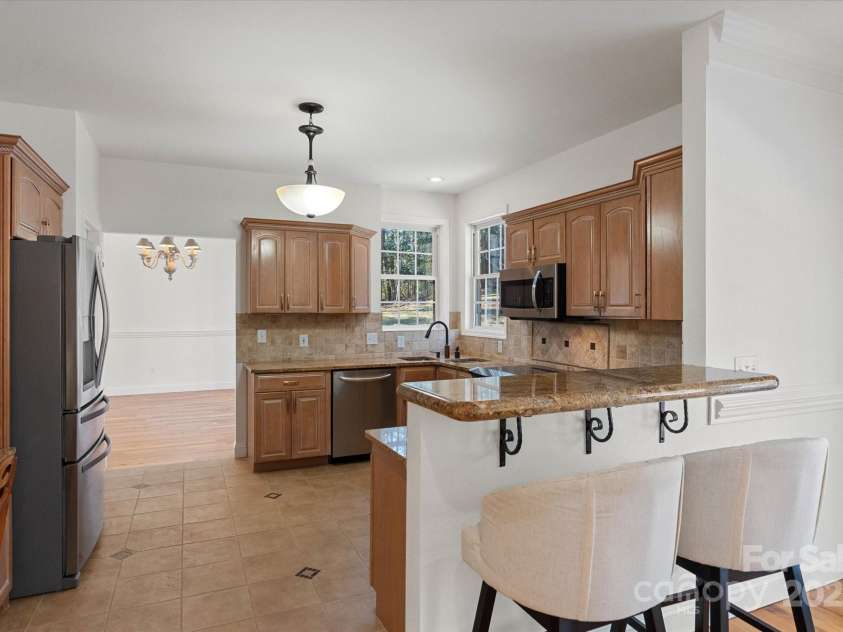 5774 Crown Terrace, Hickory, NC 28601.  MLS# CAR4213734, YatesRealty ID 12484. 