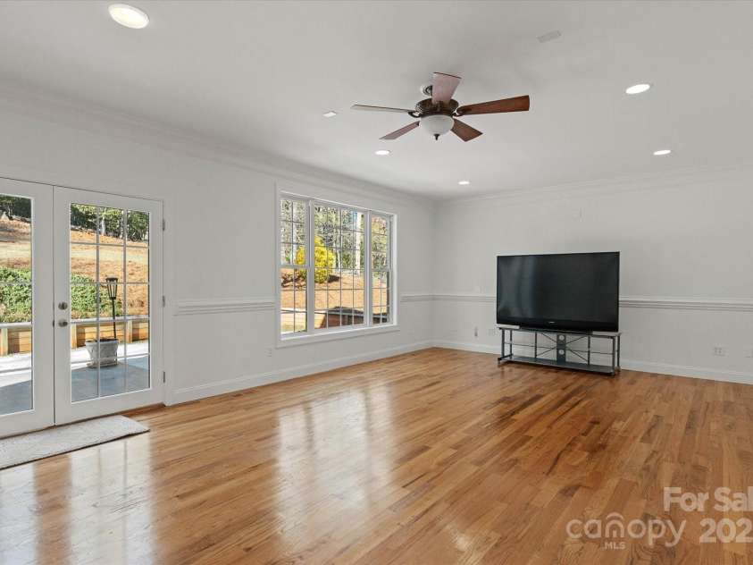 5774 Crown Terrace, Hickory, NC 28601.  MLS# CAR4213734, YatesRealty ID 12484. 