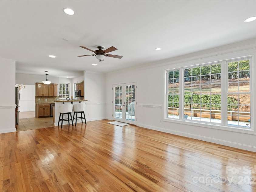 5774 Crown Terrace, Hickory, NC 28601.  MLS# CAR4213734, YatesRealty ID 12484. 