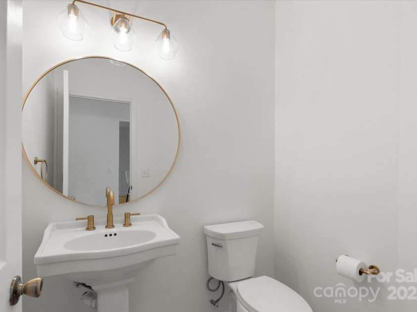 5774 Crown Terrace, Hickory, NC 28601.  MLS# CAR4213734, YatesRealty ID 12484. 