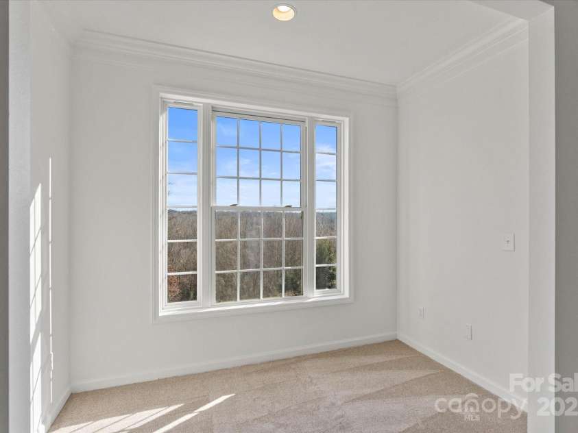 5774 Crown Terrace, Hickory, NC 28601.  MLS# CAR4213734, YatesRealty ID 12484. 