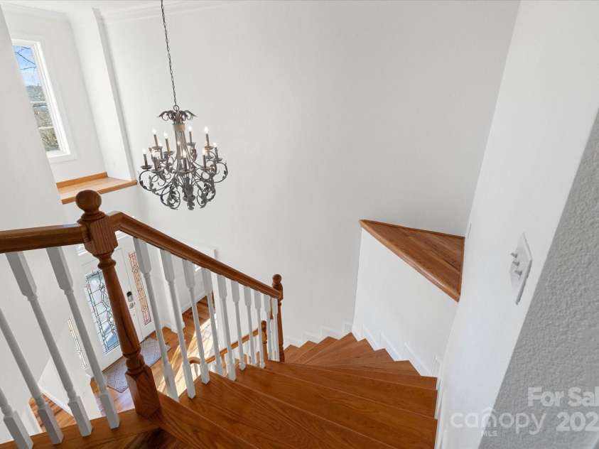 5774 Crown Terrace, Hickory, NC 28601.  MLS# CAR4213734, YatesRealty ID 12484. 