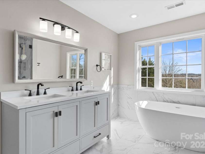 5774 Crown Terrace, Hickory, NC 28601.  MLS# CAR4213734, YatesRealty ID 12484. 