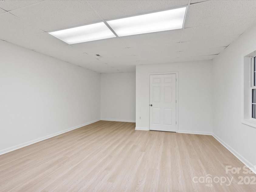 5774 Crown Terrace, Hickory, NC 28601.  MLS# CAR4213734, YatesRealty ID 12484. 