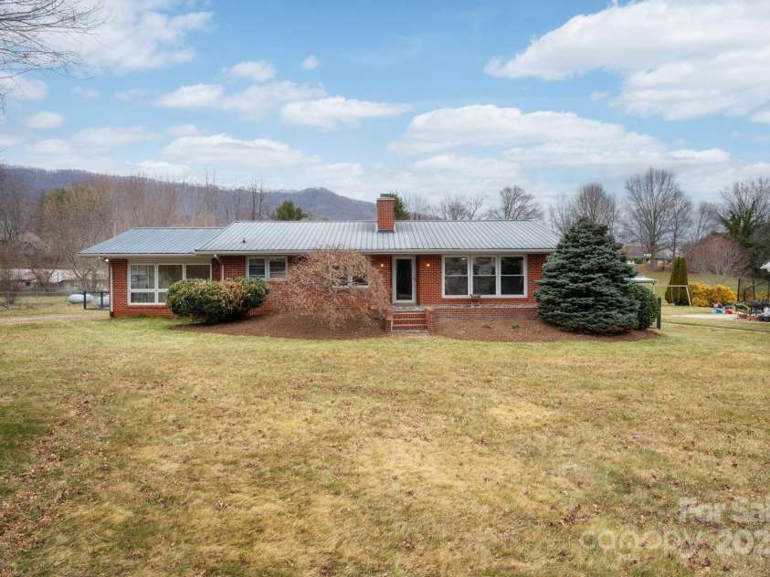 1134 Plott Creek Road, Waynesville, NC 28786.  MLS# CAR4221979, YatesRealty ID 12485. Welcome home to 1134 Plott Creek.