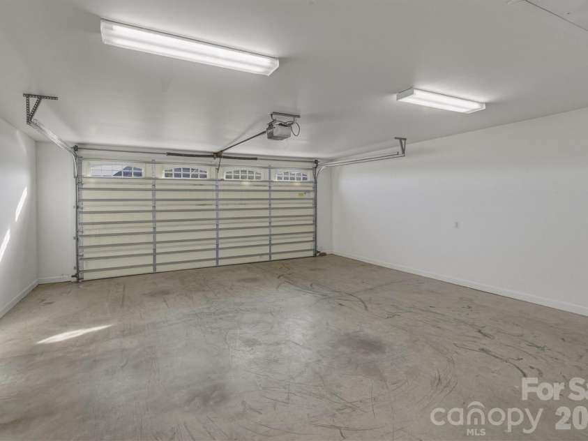 5205 South Oak Circle, Granite Falls, NC 28630.  MLS# CAR4367117, YatesRealty ID 12485. 2 Car Garage