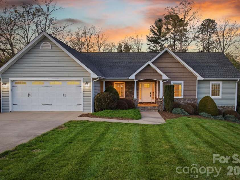 5205 South Oak Circle, Granite Falls, NC 28630.  MLS# CAR4367117, YatesRealty ID 12485. 