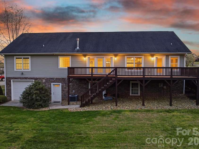 5205 South Oak Circle, Granite Falls, NC 28630.  MLS# CAR4367117, YatesRealty ID 12485. 