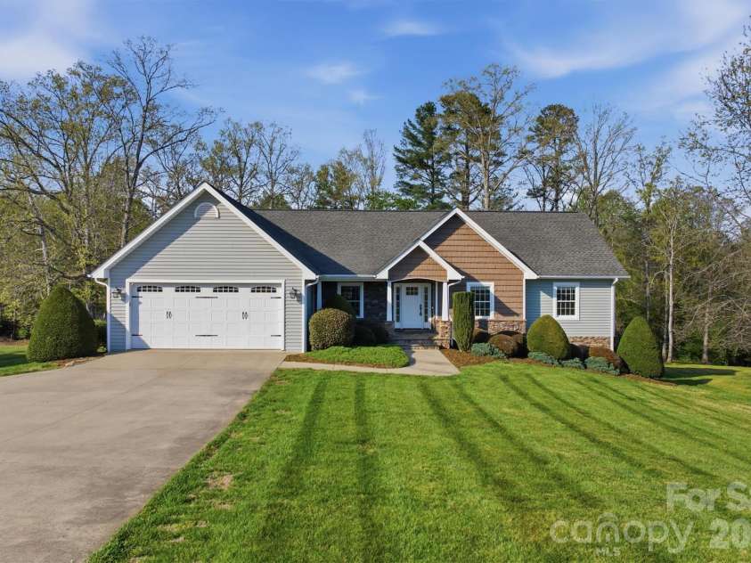 5205 South Oak Circle, Granite Falls, NC 28630.  MLS# CAR4367117, YatesRealty ID 12485. 