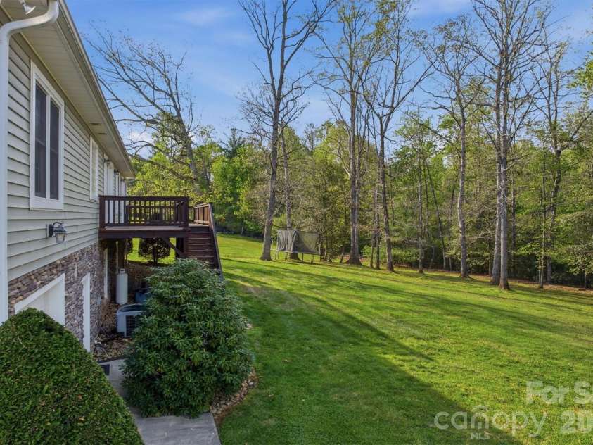 5205 South Oak Circle, Granite Falls, NC 28630.  MLS# CAR4367117, YatesRealty ID 12485. 