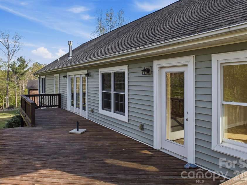 5205 South Oak Circle, Granite Falls, NC 28630.  MLS# CAR4367117, YatesRealty ID 12485. 