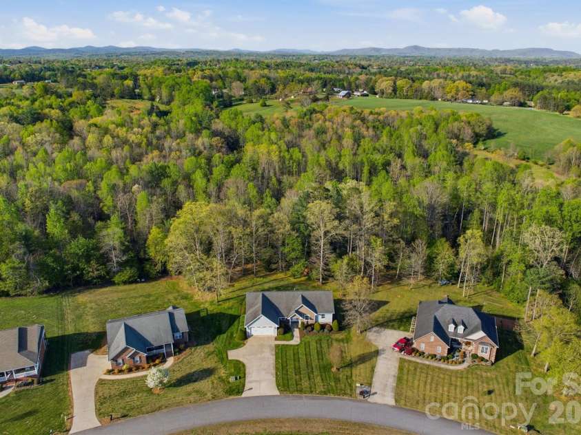 5205 South Oak Circle, Granite Falls, NC 28630.  MLS# CAR4367117, YatesRealty ID 12485. 