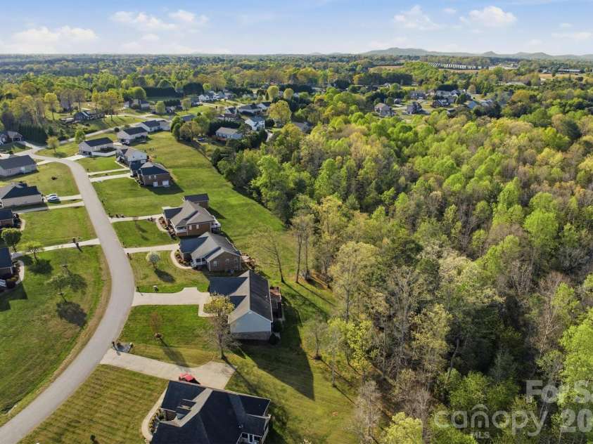 5205 South Oak Circle, Granite Falls, NC 28630.  MLS# CAR4367117, YatesRealty ID 12485. 