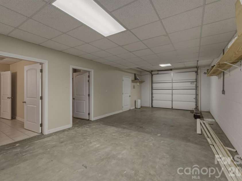 5205 South Oak Circle, Granite Falls, NC 28630.  MLS# CAR4367117, YatesRealty ID 12485. Basement garage