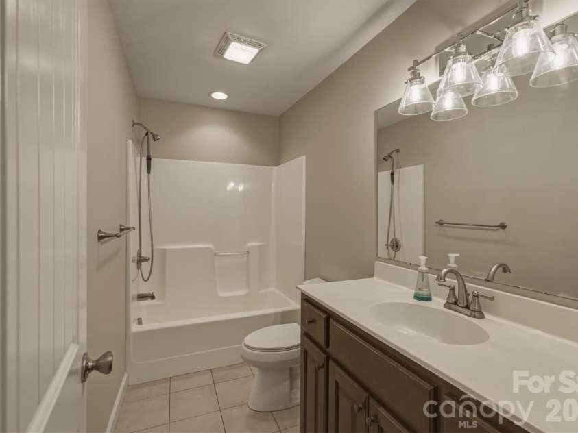 5205 South Oak Circle, Granite Falls, NC 28630.  MLS# CAR4367117, YatesRealty ID 12485. Hall bath