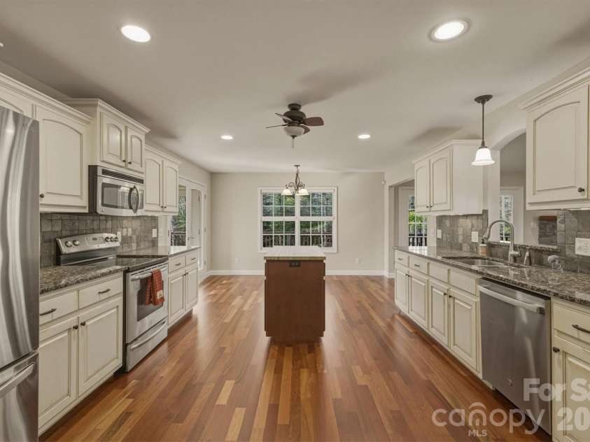 5205 South Oak Circle, Granite Falls, NC 28630.  MLS# CAR4367117, YatesRealty ID 12485. Kitchen