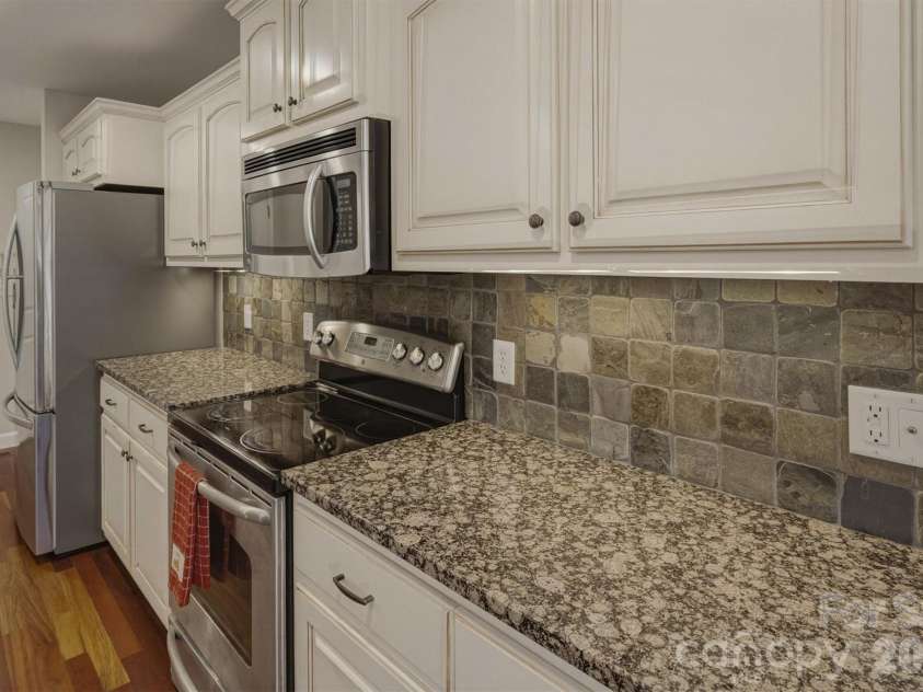 5205 South Oak Circle, Granite Falls, NC 28630.  MLS# CAR4367117, YatesRealty ID 12485. Kitchen with Granite Countertops