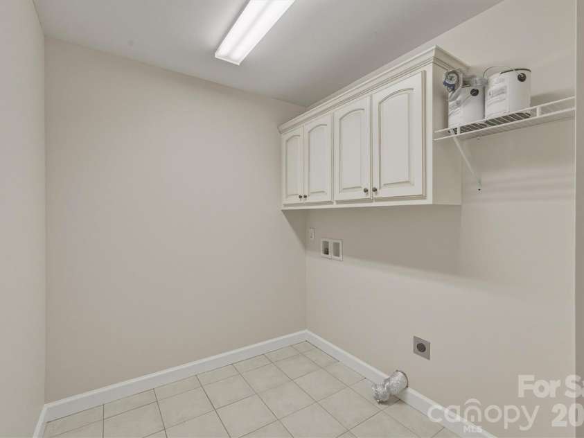 5205 South Oak Circle, Granite Falls, NC 28630.  MLS# CAR4367117, YatesRealty ID 12485. Laundry Room