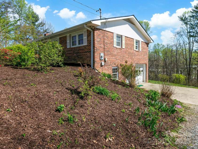 126 Big Oak Drive, Mills River, NC 28759.  MLS# CAR4240042, YatesRealty ID 12488. 