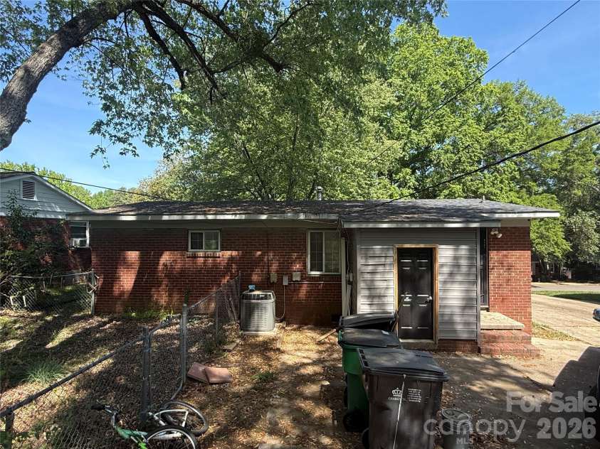 4147 Welling Avenue, Charlotte, NC 28208.  MLS# CAR4370959, YatesRealty ID 12488. 