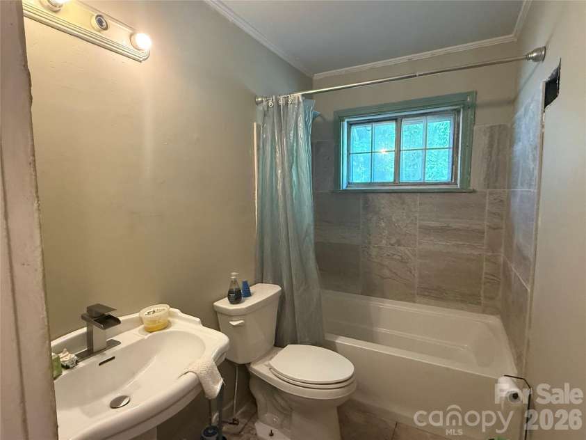4147 Welling Avenue, Charlotte, NC 28208.  MLS# CAR4370959, YatesRealty ID 12488. 