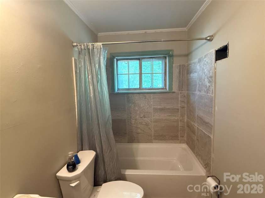 4147 Welling Avenue, Charlotte, NC 28208.  MLS# CAR4370959, YatesRealty ID 12488. 