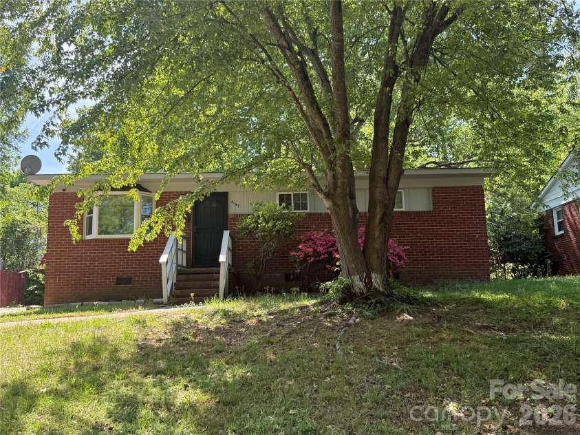 4147 Welling Avenue, Charlotte, NC 28208.  MLS# CAR4370959, YatesRealty ID 12488. 