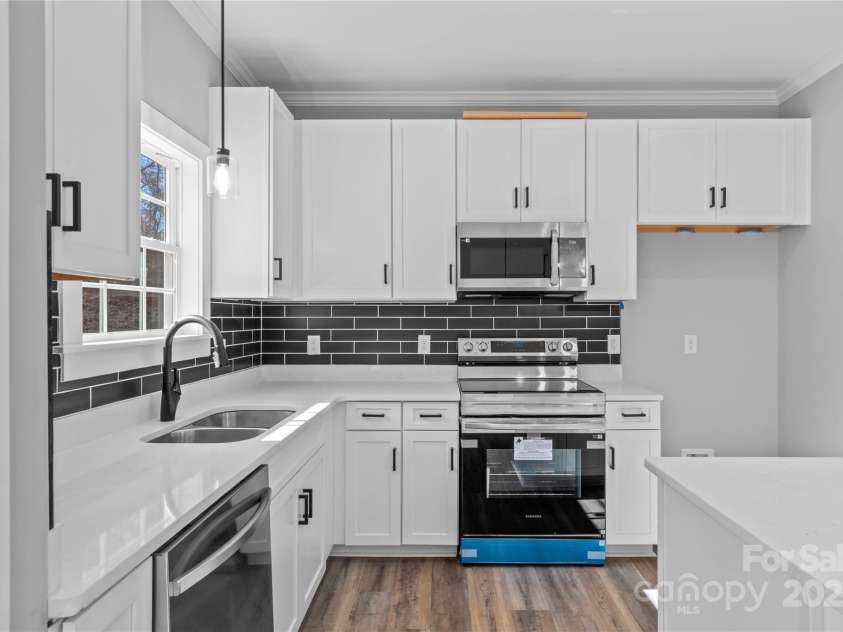 2328 Summerlin Street, Winston Salem, NC 27103.  MLS# CAR4323274, YatesRealty ID 1249. 