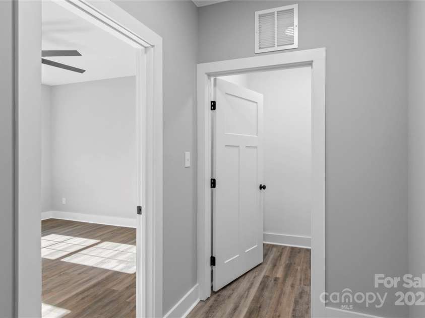 2328 Summerlin Street, Winston Salem, NC 27103.  MLS# CAR4323274, YatesRealty ID 1249. 