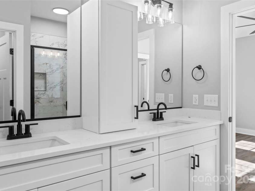 2328 Summerlin Street, Winston Salem, NC 27103.  MLS# CAR4323274, YatesRealty ID 1249. 