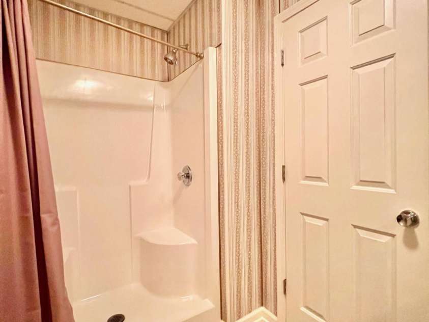 460 27th Avenue Circle, Hickory, NC 28601.  MLS# CAR4178772, YatesRealty ID 1249. 